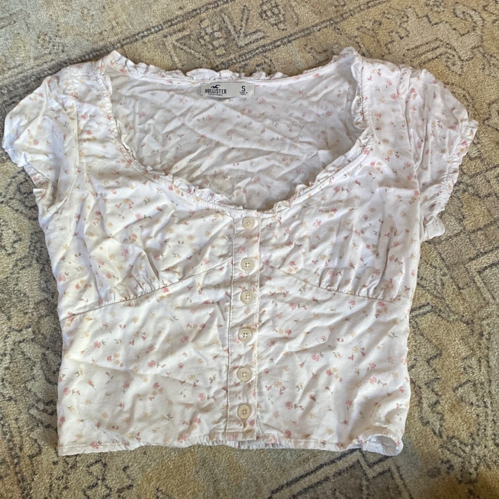 Hollister floral puff sleeve crop top